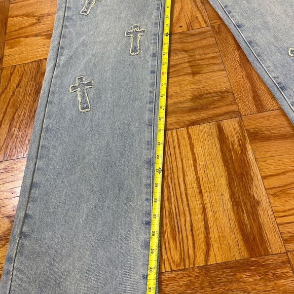 Fashion Nova Women's Light Gray Straight Leg Jeans - Picture 4 of 8